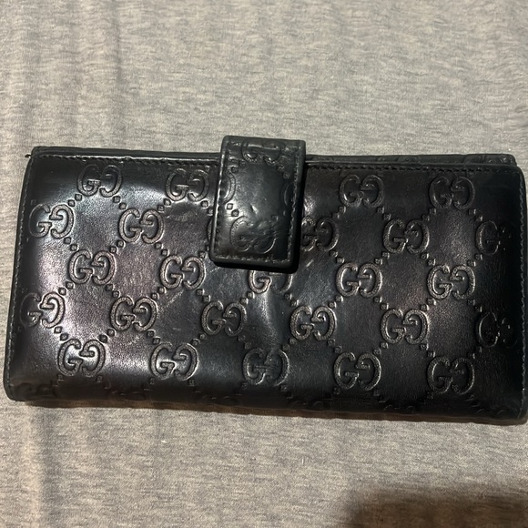 Gucci Authentic black bi fold wallet - Picture 4 of 10